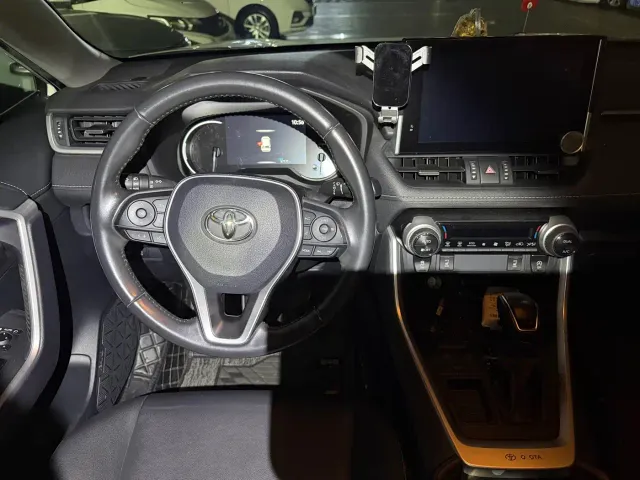 Toyota RAV4 — Фото автомобиля 8