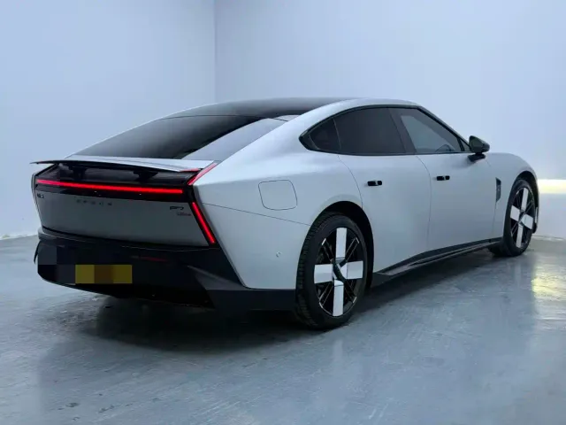 Xpeng P7 — Фото автомобиля 10