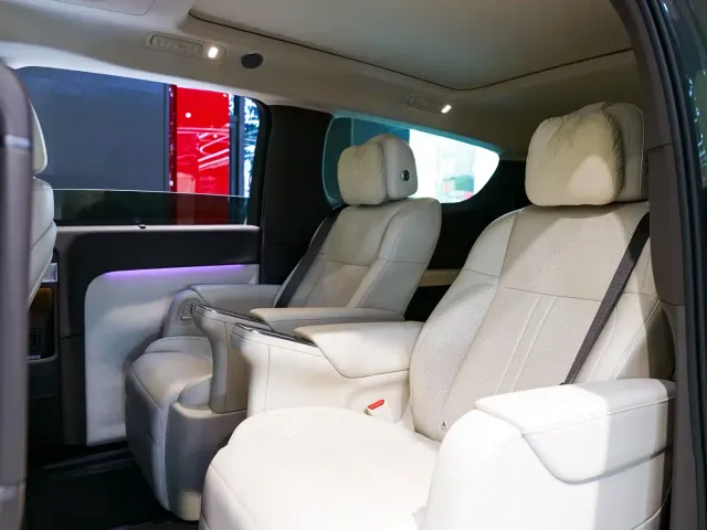 Li Auto MEGA — Фото автомобиля 16