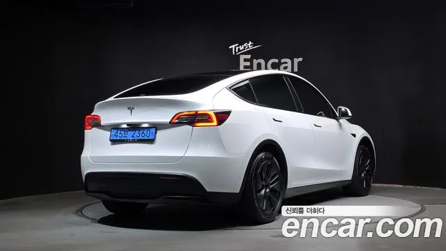 Tesla Model Y — Фото автомобиля 2