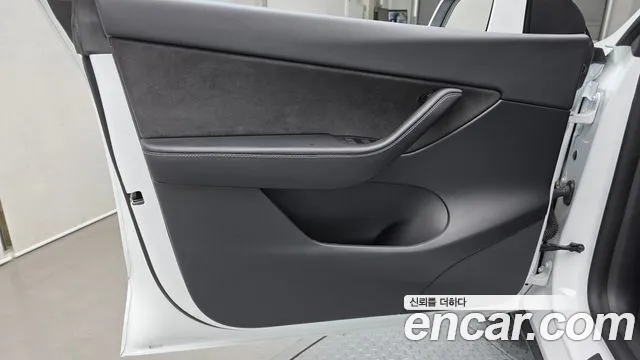 Tesla Model Y — Фото автомобиля 13