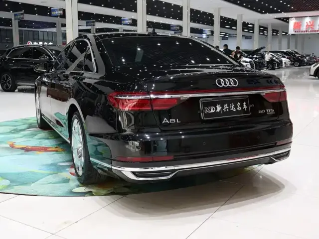 Audi Audi A8 2022 A8L 50 TFSI quattro Comfort Collector's Edition — Фото автомобиля 4