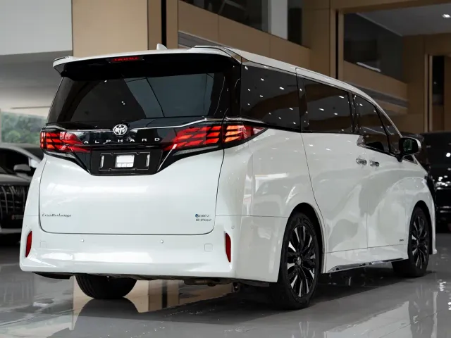 Toyota Alphard — Фото автомобиля 15