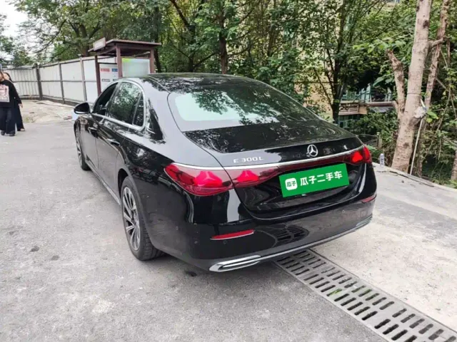 Mercedes-Benz E-Class — Фото автомобиля 4