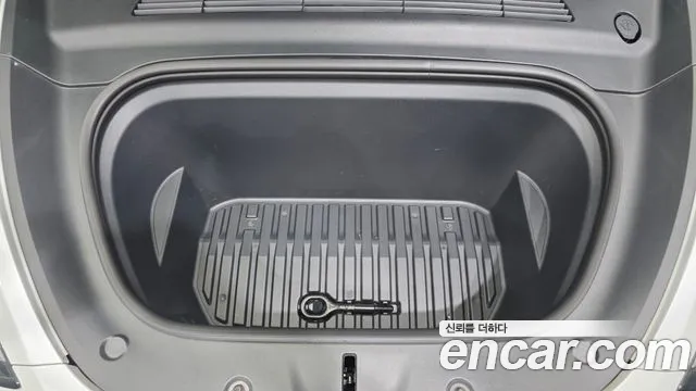 Tesla Model Y — Фото автомобиля 6