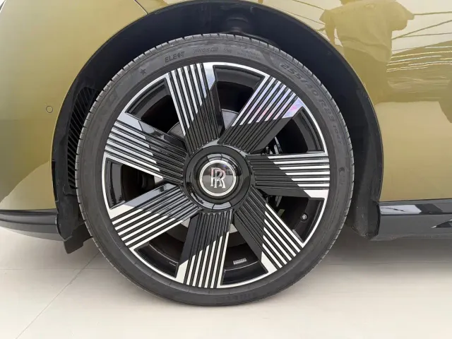 Rolls-Royce Spectre — Фото автомобиля 16