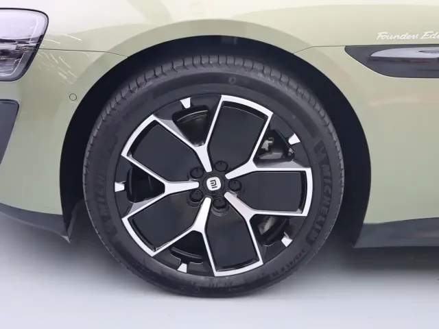 Xiaomi SU7 — Фото автомобиля 4