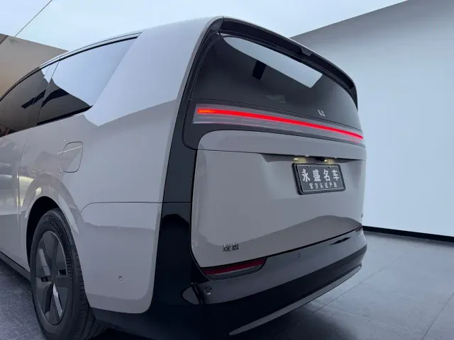 Li Auto MEGA — Фото автомобиля 27