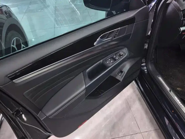 Volkswagen Passat — Фото автомобиля 7
