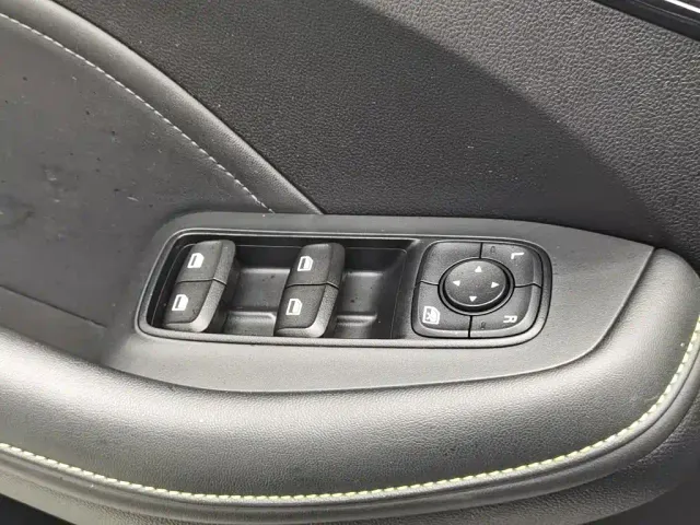 Roewe i5 — Фото автомобиля 9