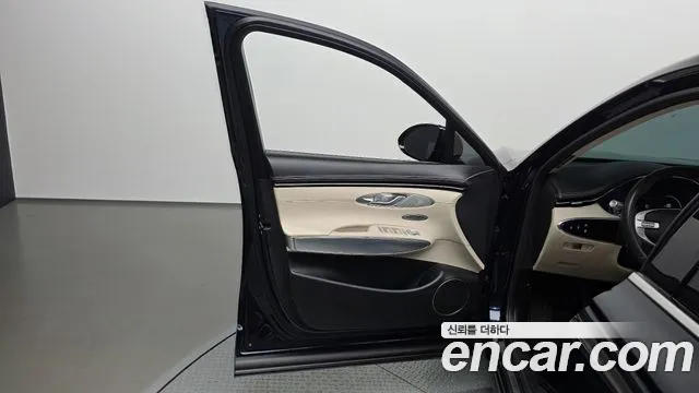 Genesis GV70 — Фото автомобиля 13