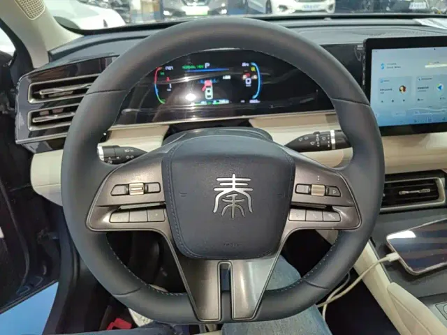 BYD Qin L — Фото автомобиля 10