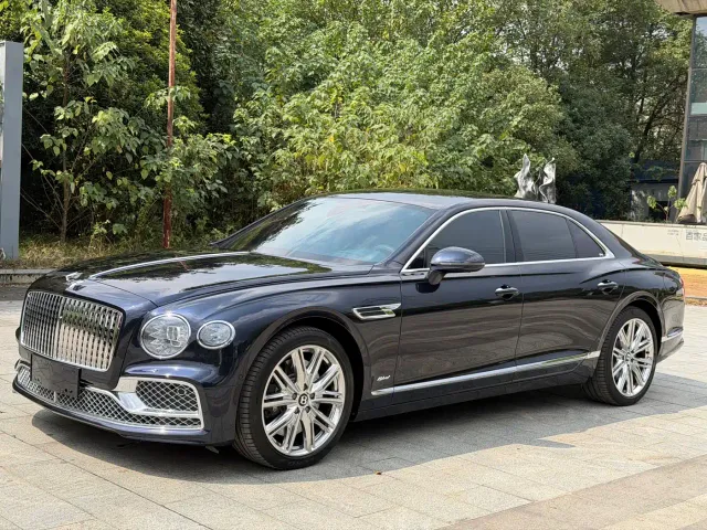 Bentley Flying Spur — Фото автомобиля 2