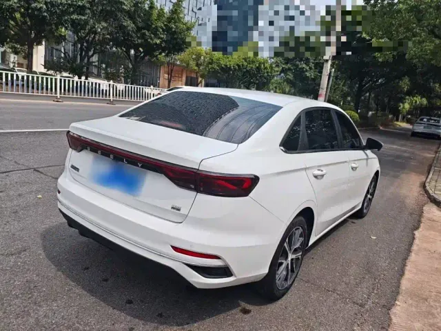 Geely Emgrand — Фото автомобиля 6