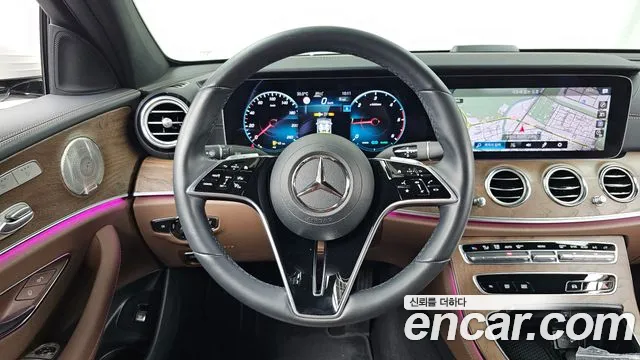 Mercedes-Benz E-Class — Фото автомобиля 12