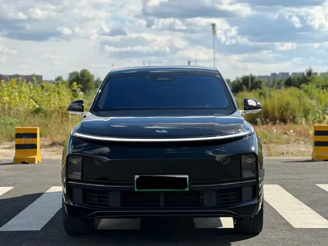 Li Auto L9 — Фото автомобиля 2