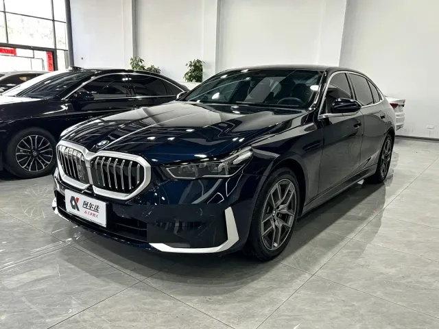 Фотография автомобиля — BMW 5 Series