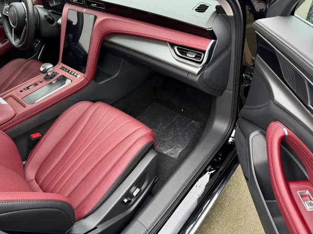 Hongqi H5 — Фото автомобиля 10