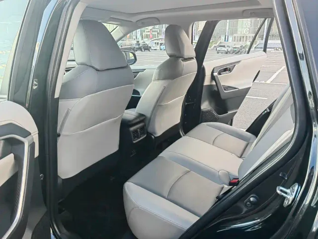 Toyota RAV4 — Фото автомобиля 13