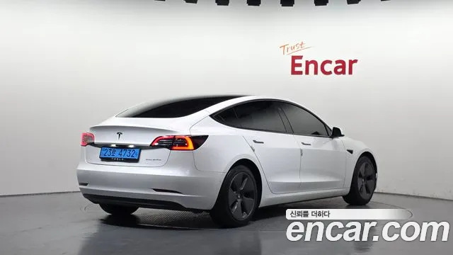 Tesla Model 3 — Фото автомобиля 2