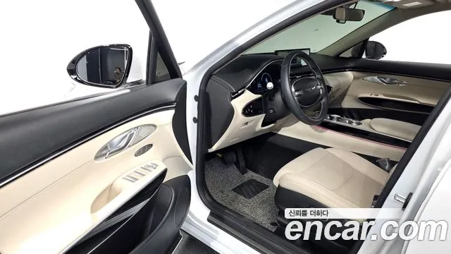 Genesis GV70 — Фото автомобиля 15