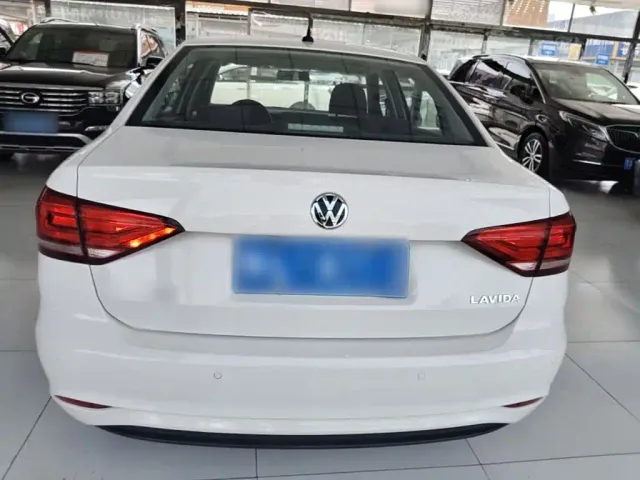 Volkswagen Lavida — Фото автомобиля 5