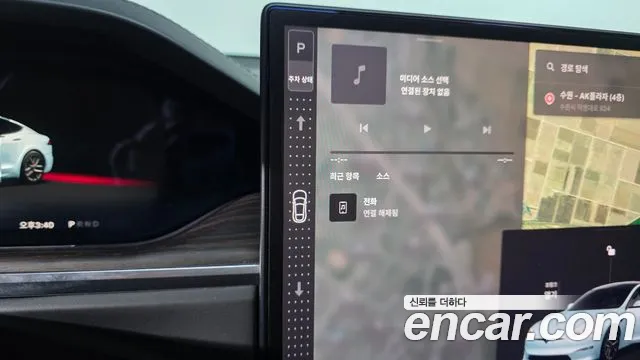 Tesla Model S — Фото автомобиля 12
