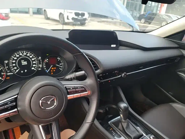Mazda Axela — Фото автомобиля 9