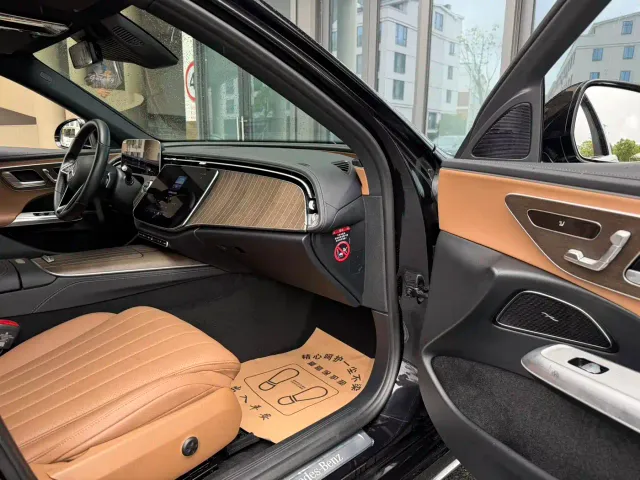Mercedes-Benz E-Class — Фото автомобиля 6