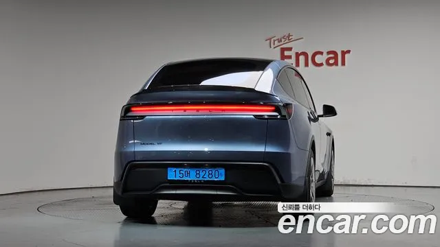 Tesla Model Y — Фото автомобиля 3