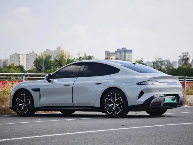Xiaomi SU7 — Фото автомобиля 7