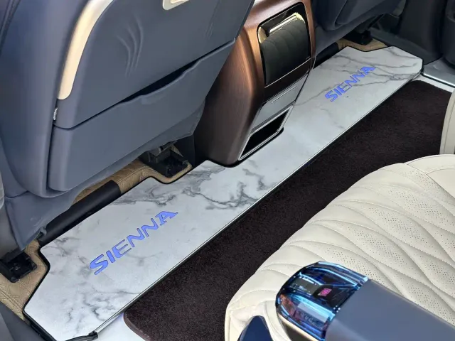 Toyota Sienna — Фото автомобиля 15