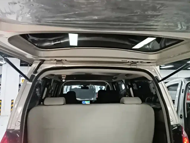 Wuling Hongguang V — Фото автомобиля 18