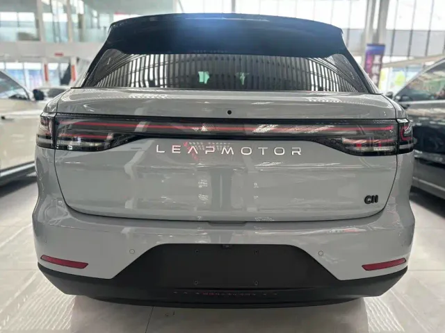 Leapmotor C11 — Фото автомобиля 14