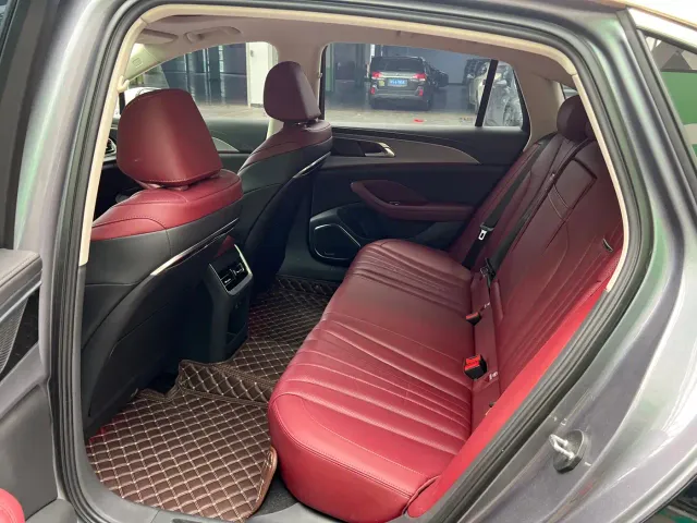 Hongqi H5 — Фото автомобиля 7