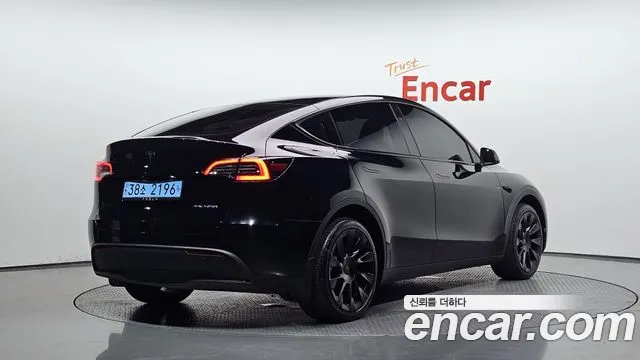 Tesla Model Y — Фото автомобиля 2