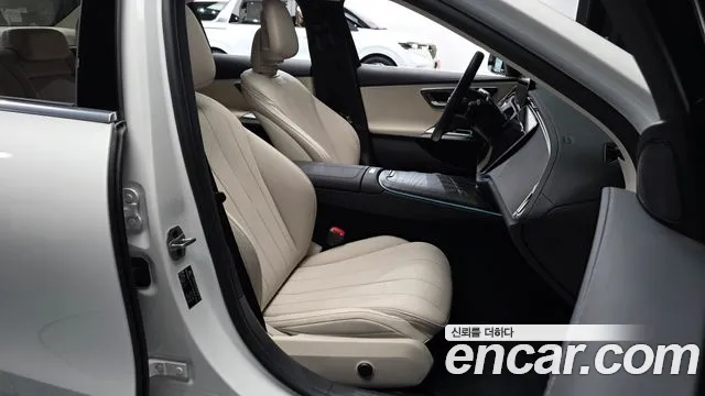 Mercedes-Benz E-Class — Фото автомобиля 11