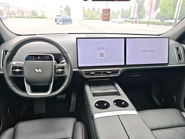 Li Auto L7 — Фото автомобиля 12
