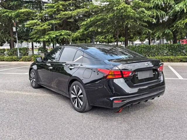 Nissan Teana — Фото автомобиля 3