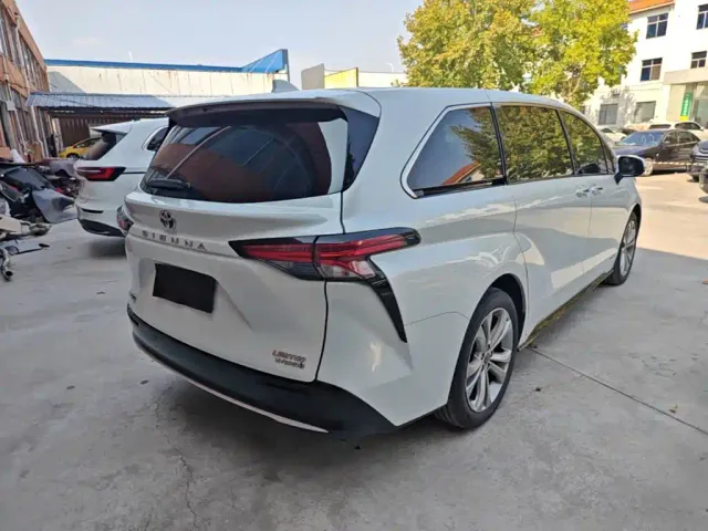 Toyota Sienna — Фото автомобиля 6