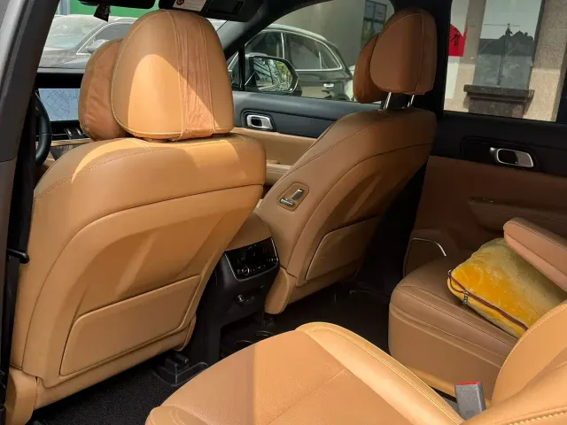 Li Auto ONE — Фото автомобиля 8
