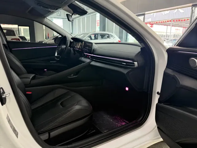 Hyundai Elantra — Фото автомобиля 10