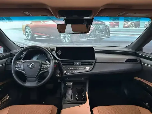 Lexus ES — Фото автомобиля 3