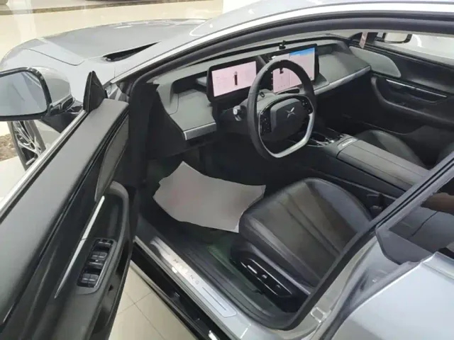 Xpeng P7 — Фото автомобиля 15