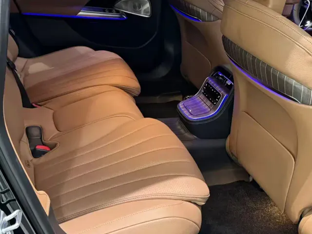 Mercedes-Benz E-Class — Фото автомобиля 4