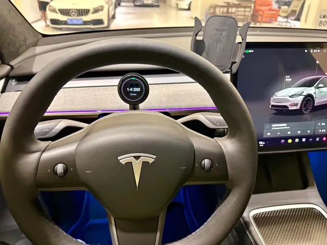 Tesla Model Y — Фото автомобиля 11