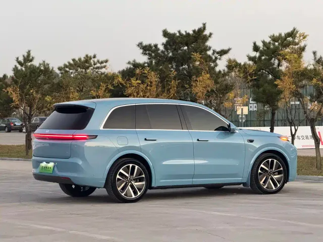 Li Auto L8 — Фото автомобиля 26