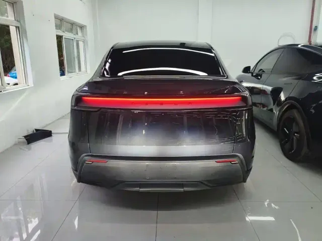 Tesla Model Y — Фото автомобиля 3