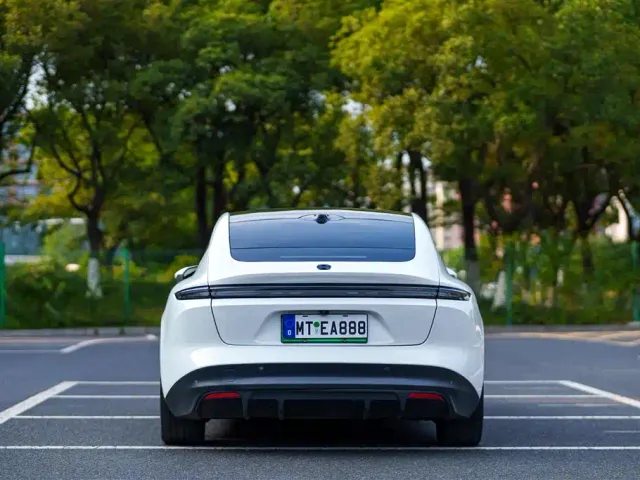 Nio ET5 — Фото автомобиля 5