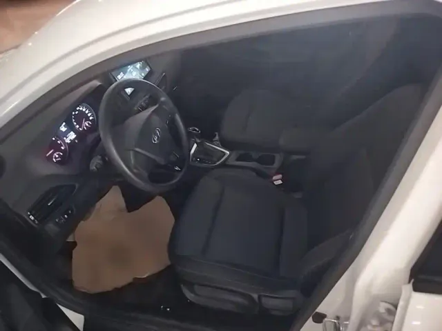 Hyundai Elantra — Фото автомобиля 15